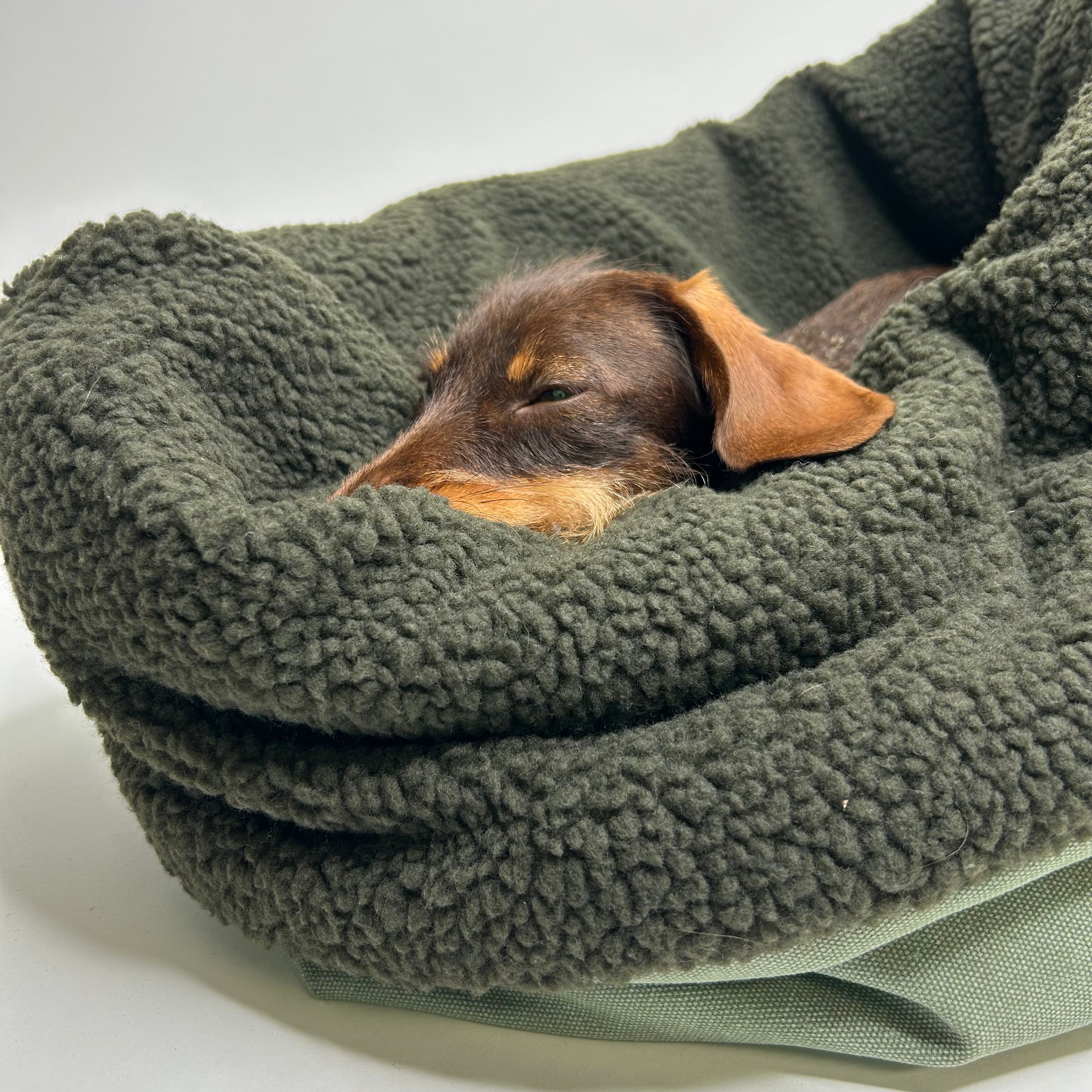 Handgefertigter Kuschelsack für Hunde, Canvas grün