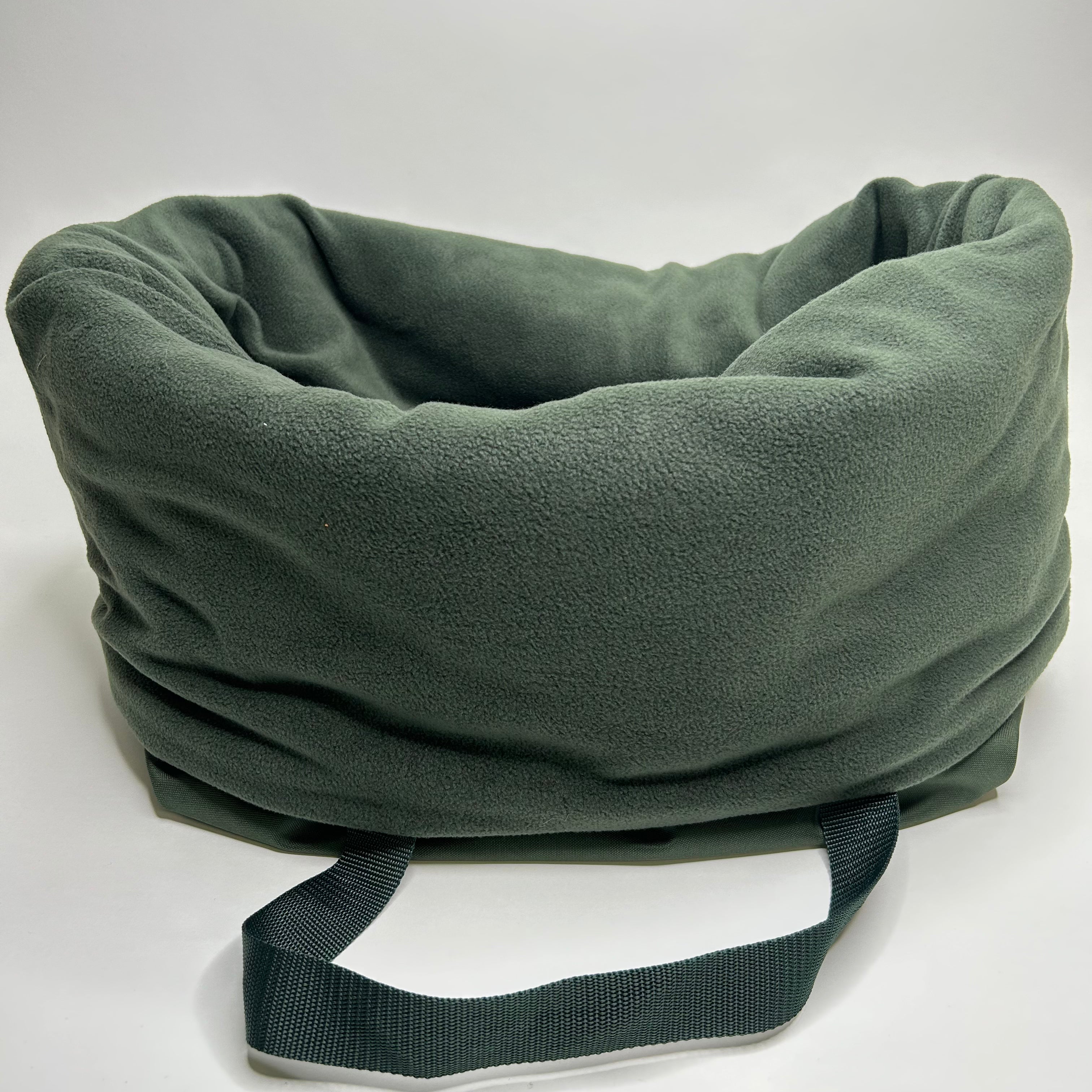 Handgefertigter Kuschelsack für Hunde, outdoorfähig zum Tragen