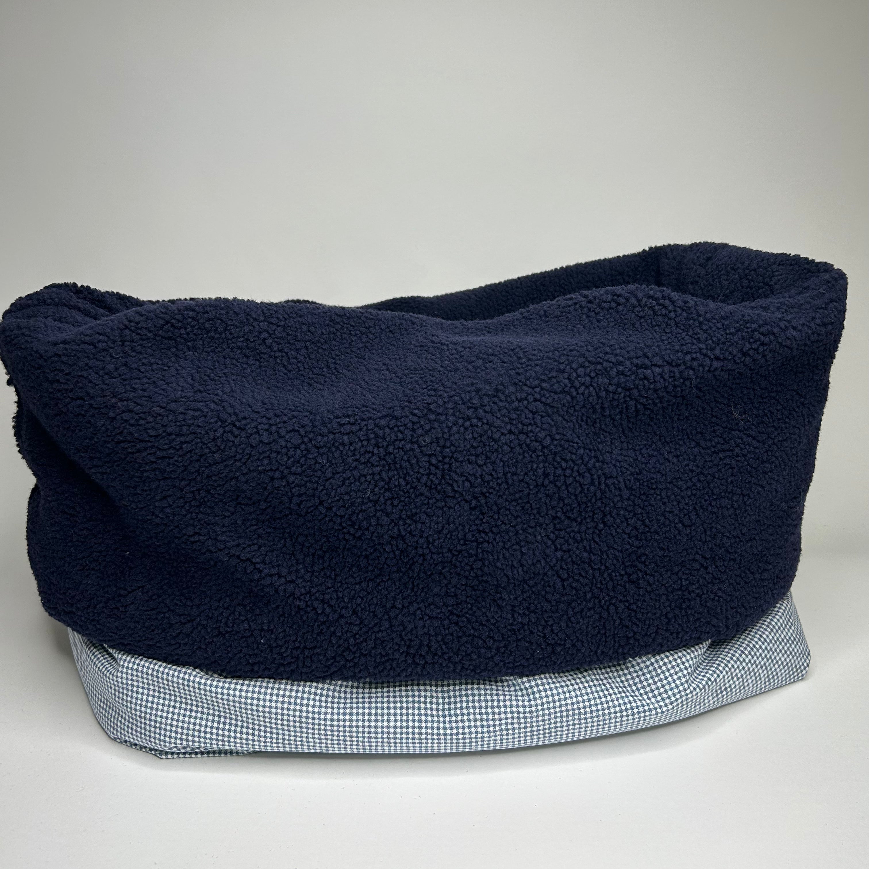 Handgefertigter Kuschelsack für Hunde, jeansblau kariert