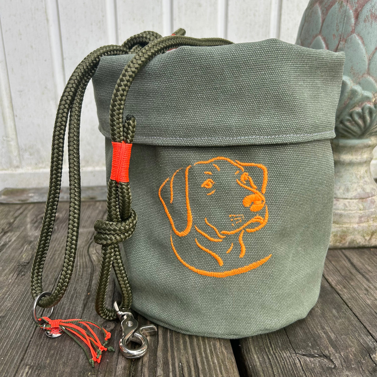 Utensilo "Labrador " - salbeigrün mit neonorange